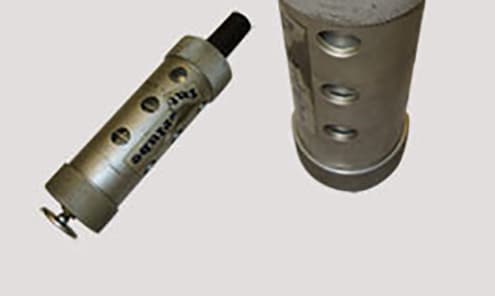 Защита инструмента гидромолота от грязи и автоматическая смазка.
