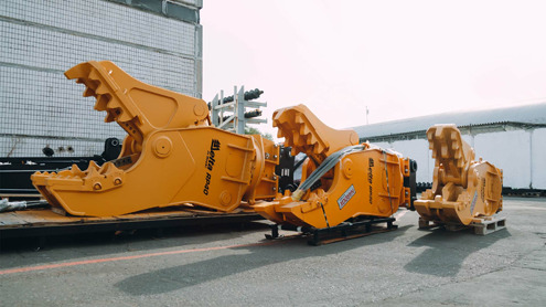 Гидроножницы Delta демонтируют легендарный «Экспоцентр»