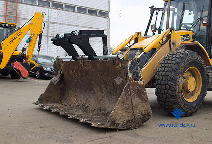 Вилы откидные паллетные Impulse PF2000 на ковш JCB 3CX / 4CX картинка 115840