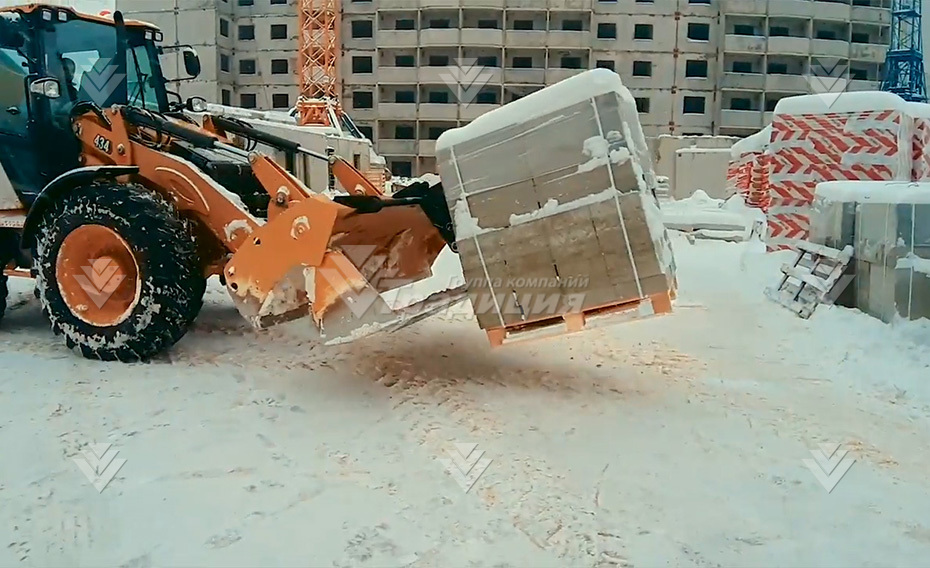 Вилы откидные паллетные Impulse PF2000 на ковш CAT 434-4 картинка 632618