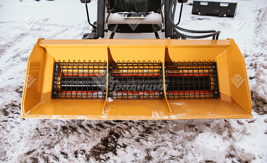 Пескоразбрасыватель Delta SM2000 на мини-погрузчики Амкодор 211 картинка 633431