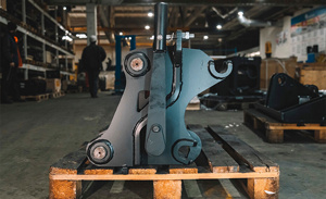 Impulse QL 40M механический, на фронтальный погрузчик Caterpillar 434F2/444F2 (под пальцы 50 мм)