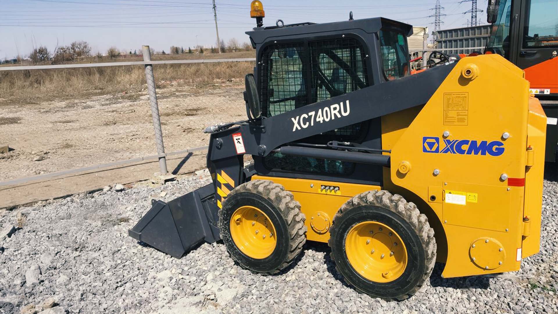 Мини-погрузчик XCMG XC740RU